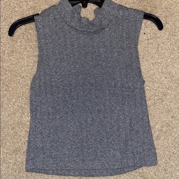 Gray Turtle-neck crop top - Picture 1 of 4